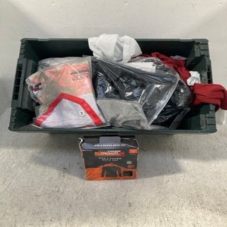Lot 436  
            Marchington SR12 - Parcel Delivery Only 

                
QTY OF ASSORTED CLOTHING ITEMS TO INCLUDE CREW CLOTHING COMPANY CREW CLASSIC TEE ...