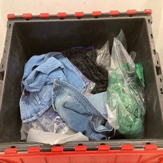 Lot 450  
            Marchington SR12 - Parcel Delivery Only 

                
QTY OF ASSORTED CLOTHING ITEMS TO INCLUDE WOMENS JOANIE ALBERTO MIDI DRESS IN GRE...