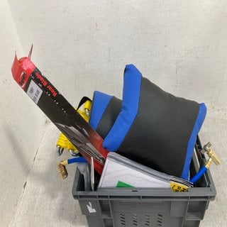 Lot 451  
            Marchington SR12 - Parcel Delivery Only 

                
QTY OF ASSORTED ITEMS TO INCLUDE TRUPART REAR WIPER BLADE: LOCATION - BR13