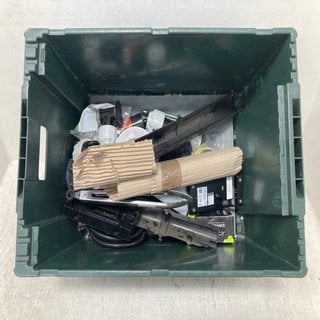 Lot 465  
            Marchington SR12 - Parcel Delivery Only 

                
QTY OF ASSORTED ITEMS TO INCLUDE PROCOOK STAINLESS STEEL TONGUES: LOCATION - BR12