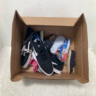 Lot 474  
            Marchington SR12 - Parcel Delivery Only 

                
QTY OF ASSORTED SHOES TO INCLUDE CHILDRENS RIVER ISLAND LOAFERS IN NAVY - UK SIZE...