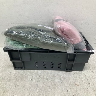 Lot 478  
            Marchington SR12 - Parcel Delivery Only 

                
QTY OF ASSORTED CLOTHING ITEMS TO INCLUDE COZEE HOME LOUNGE SET IN PINK - SIZE: M...