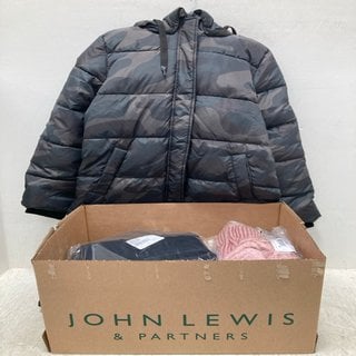 Lot 481  
            Marchington SR12 - Parcel Delivery Only 

                
QTY OF ASSORTED CLOTHING ITEMS TO INCLUDE RINO & PELLE MID LENGTH ALL OVER PRINTE...