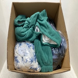 Lot 488  
            Marchington SR12 - Parcel Delivery Only 

                
QTY OF ASSORTED CLOTHING ITEMS TO INCLUDE COZEE HOME FLEECE LINED LOUNGE HOODIE I...