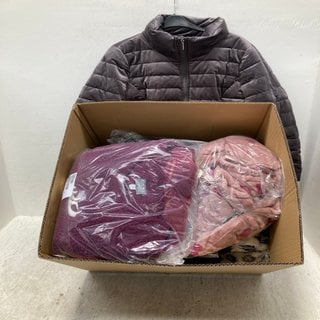 Lot 490  
            Marchington SR12 - Parcel Delivery Only 

                
QTY OF ASSORTED CLOTHING ITEMS TO INCLUDE CENTIGRADE VELVET STYLE JACKET IN GREY ...