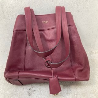 Lot 493  
            Marchington SR12 - Parcel Delivery Only 

                
RADLEY LONDON WALK 3 COMPARTMENT SHOULDER BAG IN MERLOT: LOCATION - BR10
