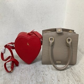 Lot 495  
            Marchington SR12 - Parcel Delivery Only 

                
ASHWOOD CROSSBODY LOVE HEART BAG IN RED TO INCLUDE RUTH LANGSFORD CROC LEATHER MI...