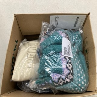 Lot 498  
            Marchington SR12 - Parcel Delivery Only 

                
QTY OF ASSORTED CLOTHING ITEMS TO INCLUDE WOMENS MONSOON FAIR ISLE JUMPER IN GREE...
