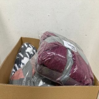 Lot 508  
            Marchington SR12 - Parcel Delivery Only 

                
QTY OF ASSORTED CLOTHING ITEMS TO INCLUDE COZEE HOME HOODED LOUNGE TOP IN BURGUND...