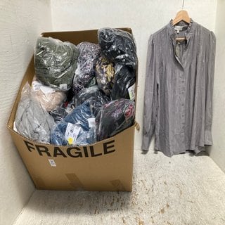 Lot 521  
            Marchington SR12 - Parcel Delivery Only 

                
QTY OF ASSORTED LADIES CLOTHES IN VARIOUS SIZES AND DESIGNS TO INCLUDE PHASE EIGH...