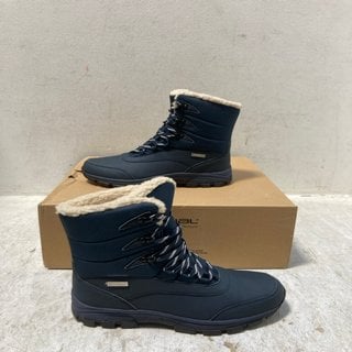 Lot 52  
            Marchington SR12 - Parcel Delivery Only 

                
WOMENS ANIMAL BLIZZARD WATERPROOF SNOW BOOTS IN DARK BLUE, UK SIZE 5 - ORIGINAL R...
