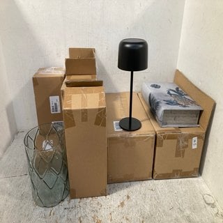 Lot 535  
            Marchington SR12 - Parcel Delivery Only 

                
QTY OF ASSORTED HOUSEHOLD ITEMS TO INCLUDE S-FIXX TOUCH TABLE LAMP IN WHITE: LOCA...