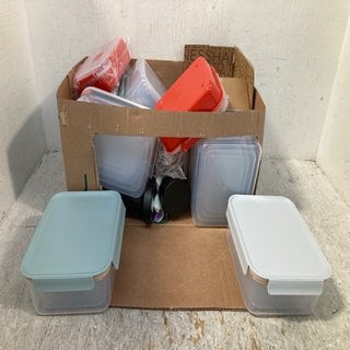 Lot 536  
            Marchington SR12 - Parcel Delivery Only 

                
QTY OF ASSORTED HOUSEHOLD ITEMS TO INCLUDE LOCK & LOCK SET OF 4 PLASTIC FOOD STOR...