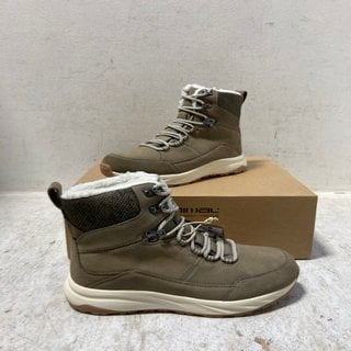 Lot 53  
            Marchington SR12 - Parcel Delivery Only 

                
WOMENS ANIMAL CAMERON WATERPROOF BOOTS IN TAUPE, UK SIZE 6.: LOCATION - A*