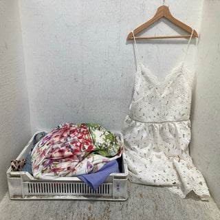 Lot 564  
            Marchington SR12 - Parcel Delivery Only 

                
QTY OF ASSORTED WOMENS CLOTHING IN VARIOUS SIZES TO INCLUDE TED BAKER FLORAL MIDI...