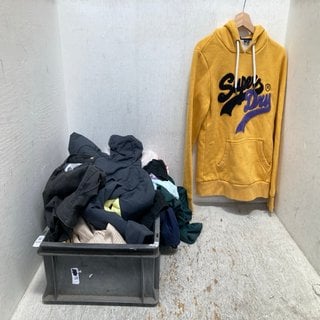 Lot 573  
            Marchington SR12 - Parcel Delivery Only 

                
QTY OF ASSORTED CHILDRENS CLOTHING IN VARIOUS SIZES TO INCLUDE CASTORE BLACK HOOD...