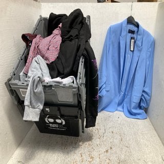 Lot 574  
            Marchington SR12 - Parcel Delivery Only 

                
QTY OF ASSORTED CHILDRENS CLOTHING IN VARIOUS SIZES TO INCLUDE NEXT CHECK SHIRT I...