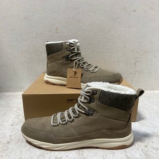 Lot 58  
            Marchington SR12 - Parcel Delivery Only 

                
WOMENS ANIMAL CAMERON WATERPROOF BOOTS IN TAUPE, UK SIZE 6.: LOCATION - A*