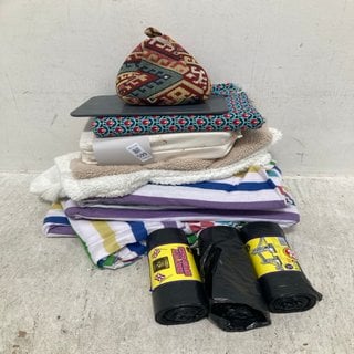 Lot 599  
            Marchington SR12 - Parcel Delivery Only 

                
QTY OF ASSORTED HOUSEHOLD ITEMS TO INCLUDE HEAVY DUTY REFUSE SACKS IN BLACK 20PCS...