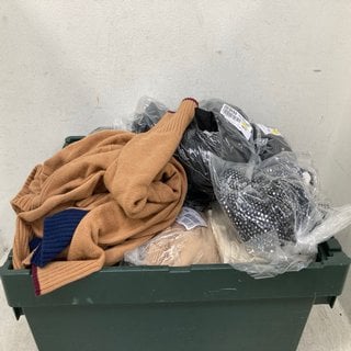 Lot 614  
            Marchington SR12 - Parcel Delivery Only 

                
QTY OF ASSORTED LADIES CLOTHES IN VARIOUS SIZES AND DESIGNS TO INCLUDE BDL MERINO...