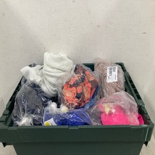 Lot 616  
            Marchington SR12 - Parcel Delivery Only 

                
QTY OF ASSORTED LADIES CLOTHES IN VARIOUS SIZES AND DESIGNS TO INCLUDE APRICOT KN...