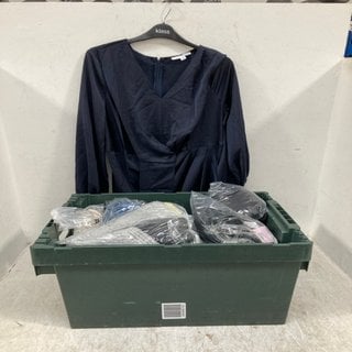 Lot 619  
            Marchington SR12 - Parcel Delivery Only 

                
QTY OF ASSORTED LADIES CLOTHES IN VARIOUS SIZES AND DESIGNS TO INCLUDE EVERYDAY J...