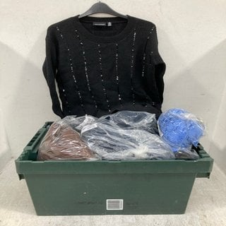 Lot 626  
            Marchington SR12 - Parcel Delivery Only 

                
QTY OF ASSORTED LADIES CLOTHES IN VARIOUS SIZES AND DESIGNS TO INCLUDE NINA LEONA...