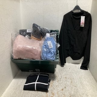 Lot 639  
            Marchington SR12 - Parcel Delivery Only 

                
QTY OF ASSORTED LADIES CLOTHES IN VARIOUS SIZES AND DESIGNS TO INCLUDE K & C LESL...