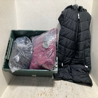 Lot 640  
            Marchington SR12 - Parcel Delivery Only 

                
QTY OF ASSORTED LADIES CLOTHES IN VARIOUS SIZES AND DESIGNS TO INCLUDE RUTH LANGS...