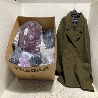 Lot 643  
            Marchington SR12 - Parcel Delivery Only 

                
QTY OF ASSORTED LADIES CLOTHES IN VARIOUS SIZES AND DESIGNS TO INCLUDE CENTIGRADE...