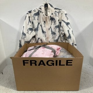 Lot 647  
            Marchington SR12 - Parcel Delivery Only 

                
QTY OF ASSORTED LADIES CLOTHES IN VARIOUS SIZES AND DESIGNS TO INCLUDE CHELSEA PE...