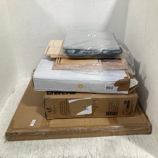 Lot 653  
            Marchington SR12 - Parcel Delivery Only 

                
QTY OF ASSORTED PET ITEMS TO INCLUDE VOUNOT CAT HOUSE WITH CAT-EAR DOOR IN GREY: ...