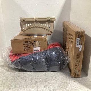 Lot 654  
            Marchington SR12 - Parcel Delivery Only 

                
4 X ASSORTED PET ITEMS TO INCLUDE SMALL PLASTIC PET CARRIER IN BEIGE: LOCATION - B1