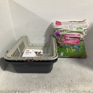 Lot 659  
            Marchington SR12 - Parcel Delivery Only 

                
KARLIE NOMAD PET TRANSPORT BOX SIZE S TO INCLUDE HARRINGTONS SUPERFOODS ADULT DOG...