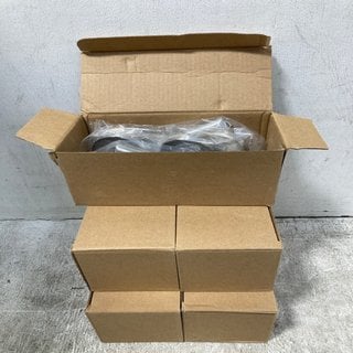 Lot 669  
            Marchington SR12 - Parcel Delivery Only 

                
5 X INTERIOR DOOR HANDLES IN POLISHED CHROME: LOCATION - B0