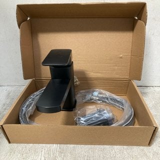 Lot 673  
            Marchington SR12 - Parcel Delivery Only 

                
KITCHEN SINK FAUCET IN MATTE BLACK: LOCATION - B0