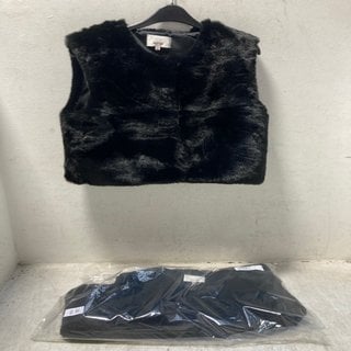 Lot 68  
            Marchington SR12 - Parcel Delivery Only 

                
2 X WOMENS NOOKI LONDON EDELWEISS GILET IN BLACK SIZE MEDIUM - COMBINED ORIGINAL ...