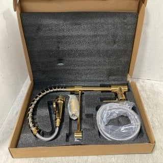 Lot 692  
            Marchington SR12 - Parcel Delivery Only 

                
GOLD KITCHEN SINK FAUCET WITH PULL-DOWN SPRAYER: LOCATION - B0