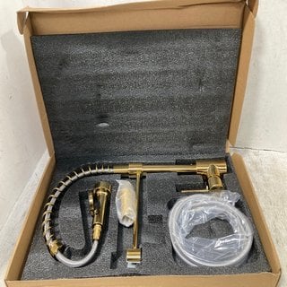 Lot 694  
            Marchington SR12 - Parcel Delivery Only 

                
GOLD KITCHEN SINK FAUCET WITH PULL-DOWN SPRAYER: LOCATION - B0