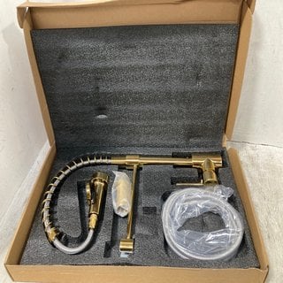 Lot 696  
            Marchington SR12 - Parcel Delivery Only 

                
GOLD KITCHEN SINK FAUCET WITH PULL-DOWN SPRAYER: LOCATION - B0