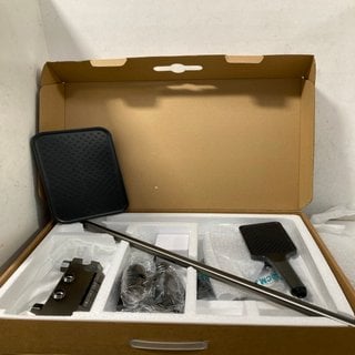 Lot 700  
            Marchington SR12 - Parcel Delivery Only 

                
BOUTIQUE BATHROOM WALL MOUNTED THERMOSTATIC MIXER SHOWER SYSTEM - ORIGINAL RRP: £...