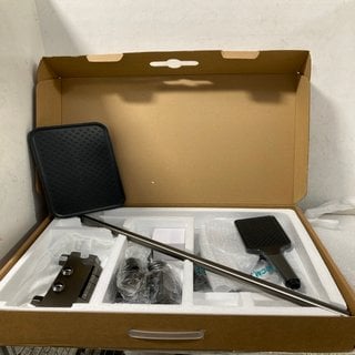 Lot 701  
            Marchington SR12 - Parcel Delivery Only 

                
BOUTIQUE BATHROOM WALL MOUNTED THERMOSTATIC MIXER SHOWER SYSTEM - ORIGINAL RRP: £...