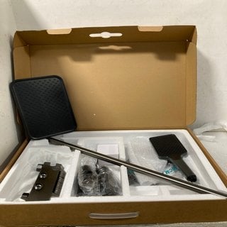 Lot 704  
            Marchington SR12 - Parcel Delivery Only 

                
BOUTIQUE BATHROOM WALL MOUNTED THERMOSTATIC MIXER SHOWER SYSTEM - ORIGINAL RRP: £...