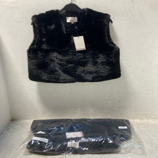 Lot 70  
            Marchington SR12 - Parcel Delivery Only 

                
2 X WOMENS NOOKI LONDON EDELWEISS GILET IN BLACK SIZE SMALL & LARGE- COMBINED ORI...