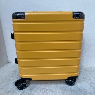 Lot 711  
            Marchington SR12 - Parcel Delivery Only 

                
SMALL HARDSHELL SUITCASE IN YELLOW: LOCATION - C0