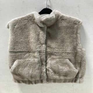 Lot 72  
            Marchington SR12 - Parcel Delivery Only 

                
WOMENS NOOKI LONDON ISLA FAUX FUR GILET IN GREY SIZE MEDIUM - ORIGINAL RRP: £105....