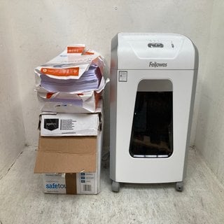 Lot 730  
            Marchington SR12 - Parcel Delivery Only 

                
QTY OF ASSORTED ITEMS TO INCLUDE FELLOWES PAPER SHREDDER IN WHITE: LOCATION - C1