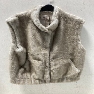 Lot 73  
            Marchington SR12 - Parcel Delivery Only 

                
WOMENS NOOKI LONDON ISLA FAUX FUR GILET IN GREY SIZE MEDIUM - ORIGINAL RRP: £105....