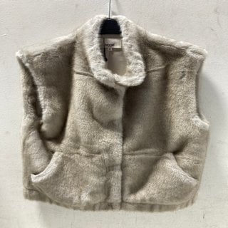 Lot 74  
            Marchington SR12 - Parcel Delivery Only 

                
WOMENS NOOKI LONDON ISLA FAUX FUR GILET IN GREY SIZE SMALL - ORIGINAL RRP: £105.0...