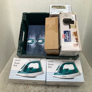 Lot 776  
            Marchington SR12 - Parcel Delivery Only 

                
QTY OF ASSORTED HOUSEHOLD ITEMS TO INCLUDE STEAM IRON IN GREEN/WHITE: LOCATION - C4